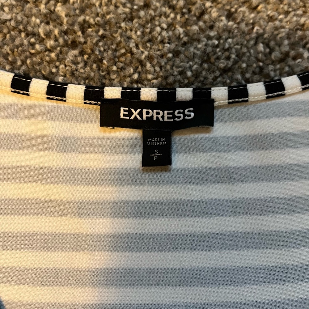 Express wrap top - Picture 3 of 3